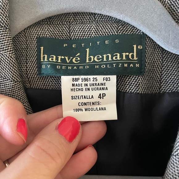 harvé bernard by Bernard Holtzman blazer • size 4P - Picture 2 of 9